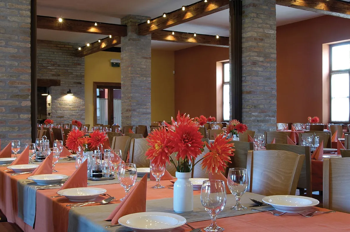 Sarlóspuszta Club Hotel