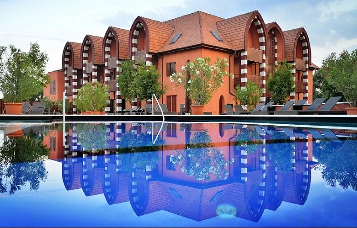 Shiraz Hotel