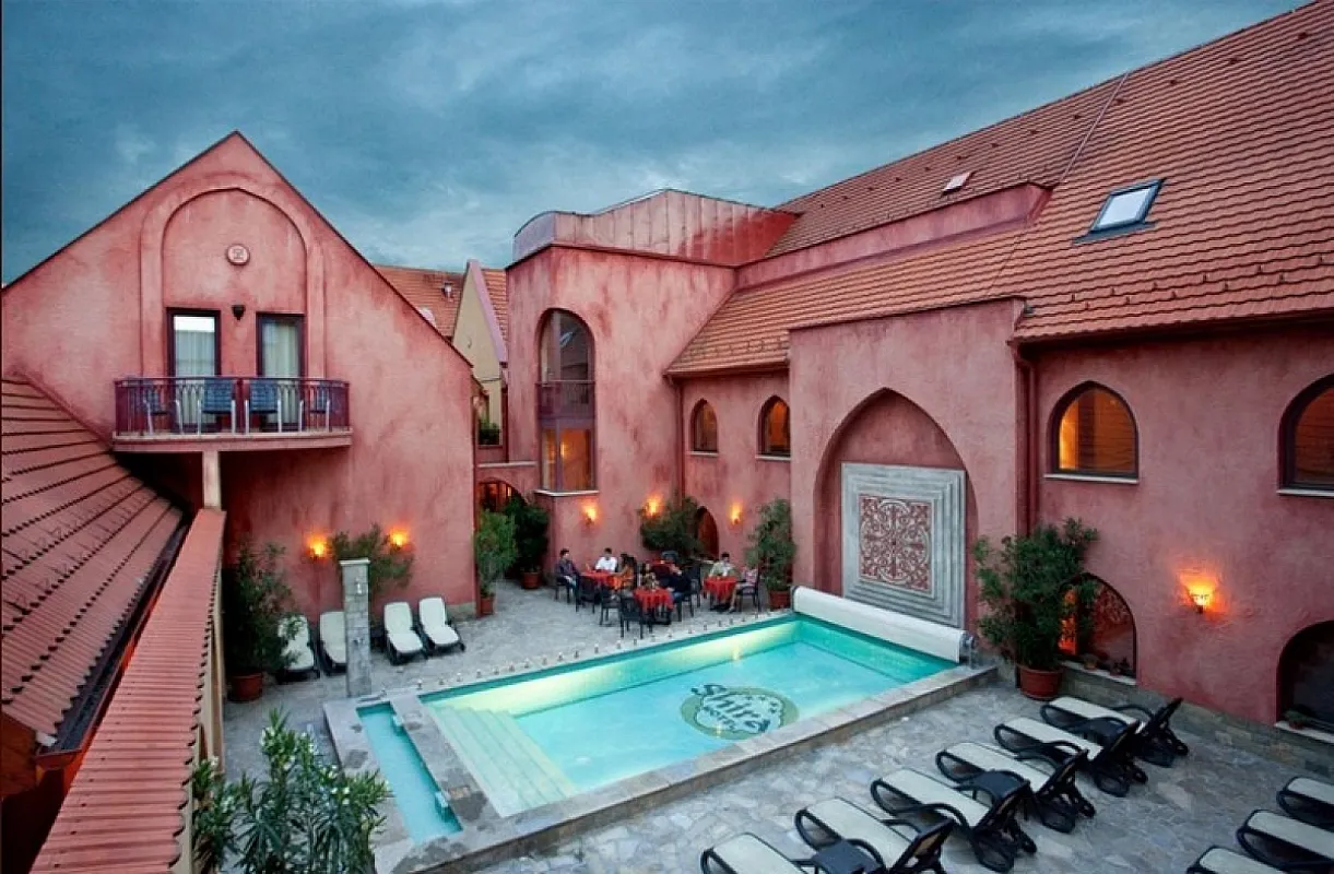 Shiraz Hotel