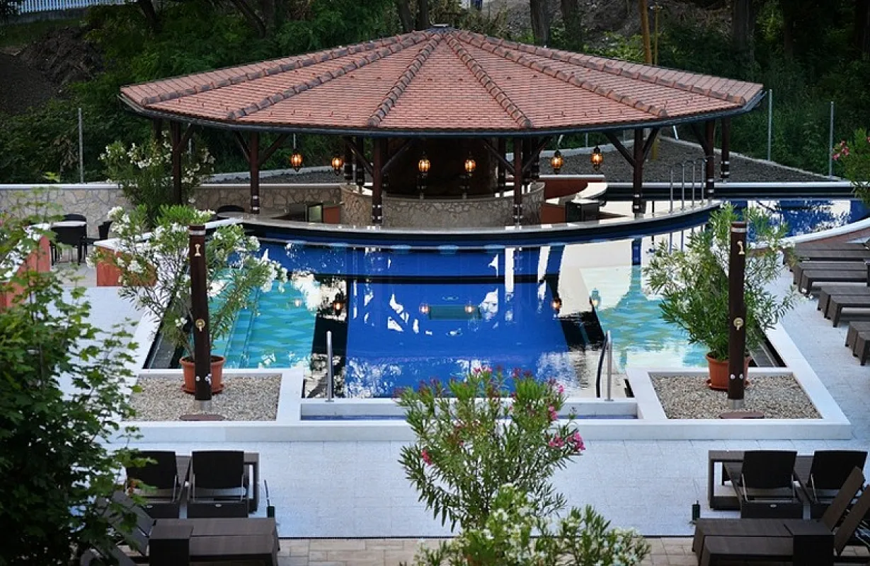 Shiraz Hotel