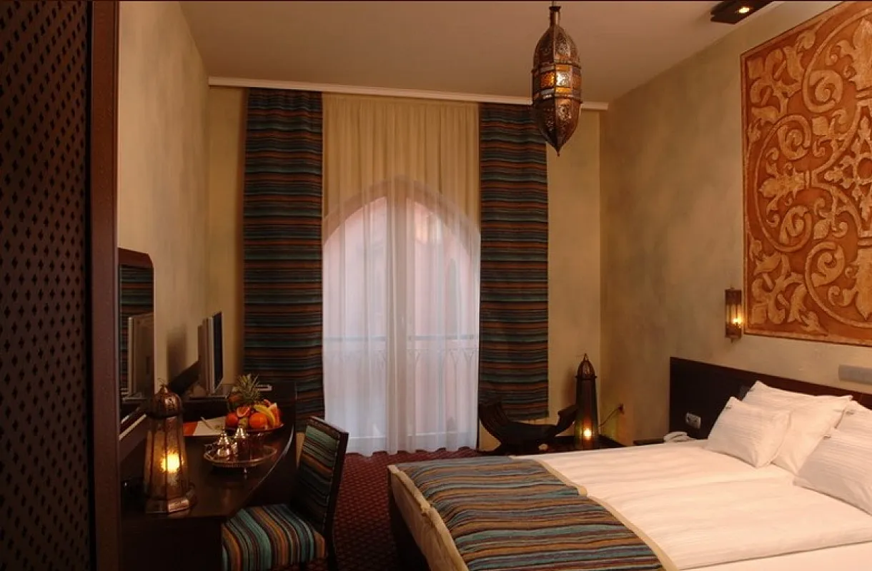 Shiraz Hotel