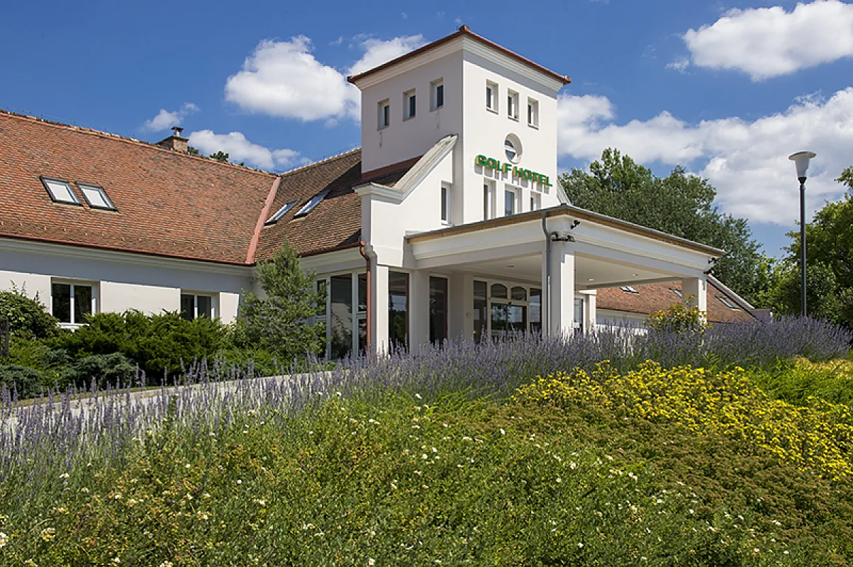 Old Lake Golf Hotel