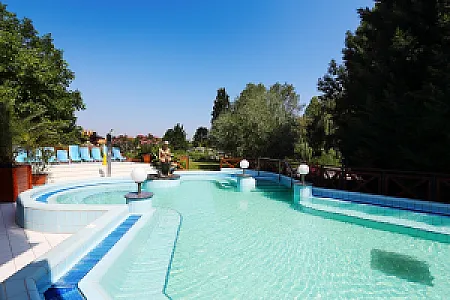 Orchidea Hotel Lipót