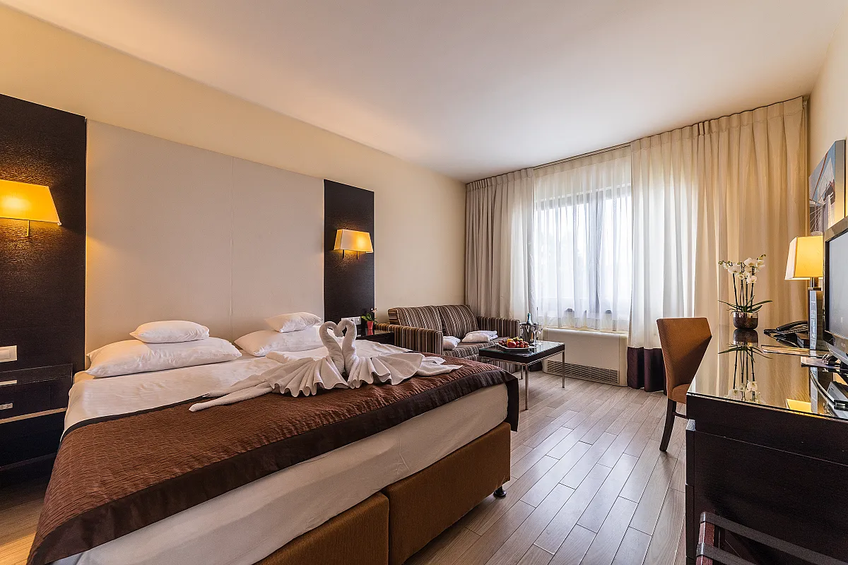Lion's Garden Hotel