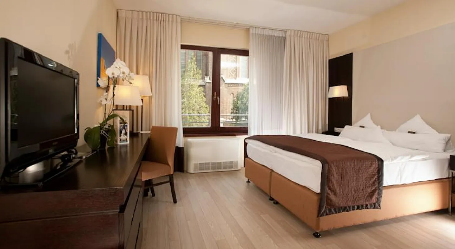 Lion's Garden Hotel