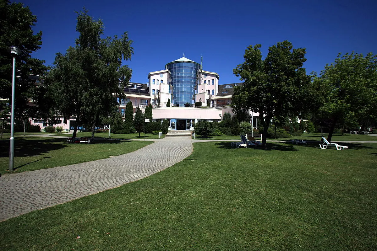 Kenese Bay Garden Resort & Conference