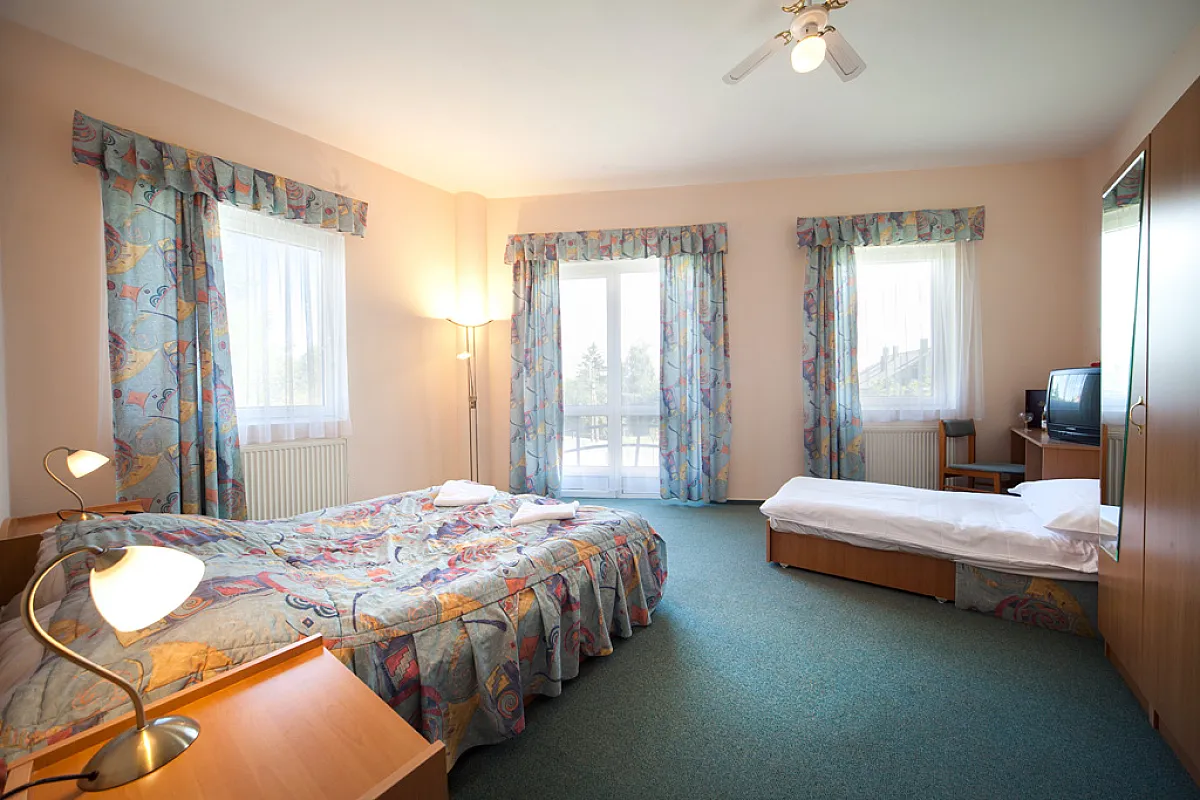 Kristály Hotel