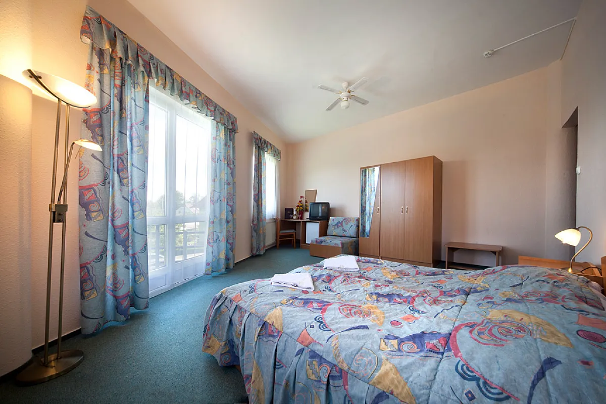 Kristály Hotel