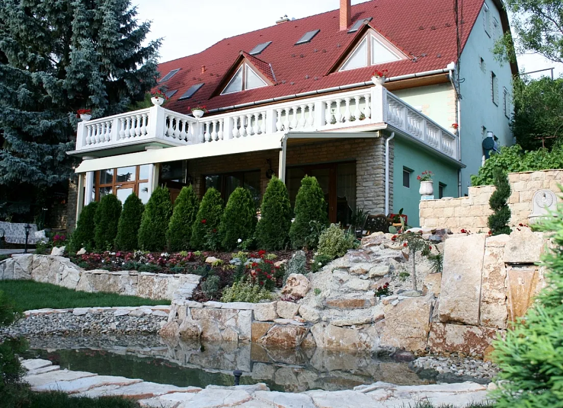 Le Rose Hotel