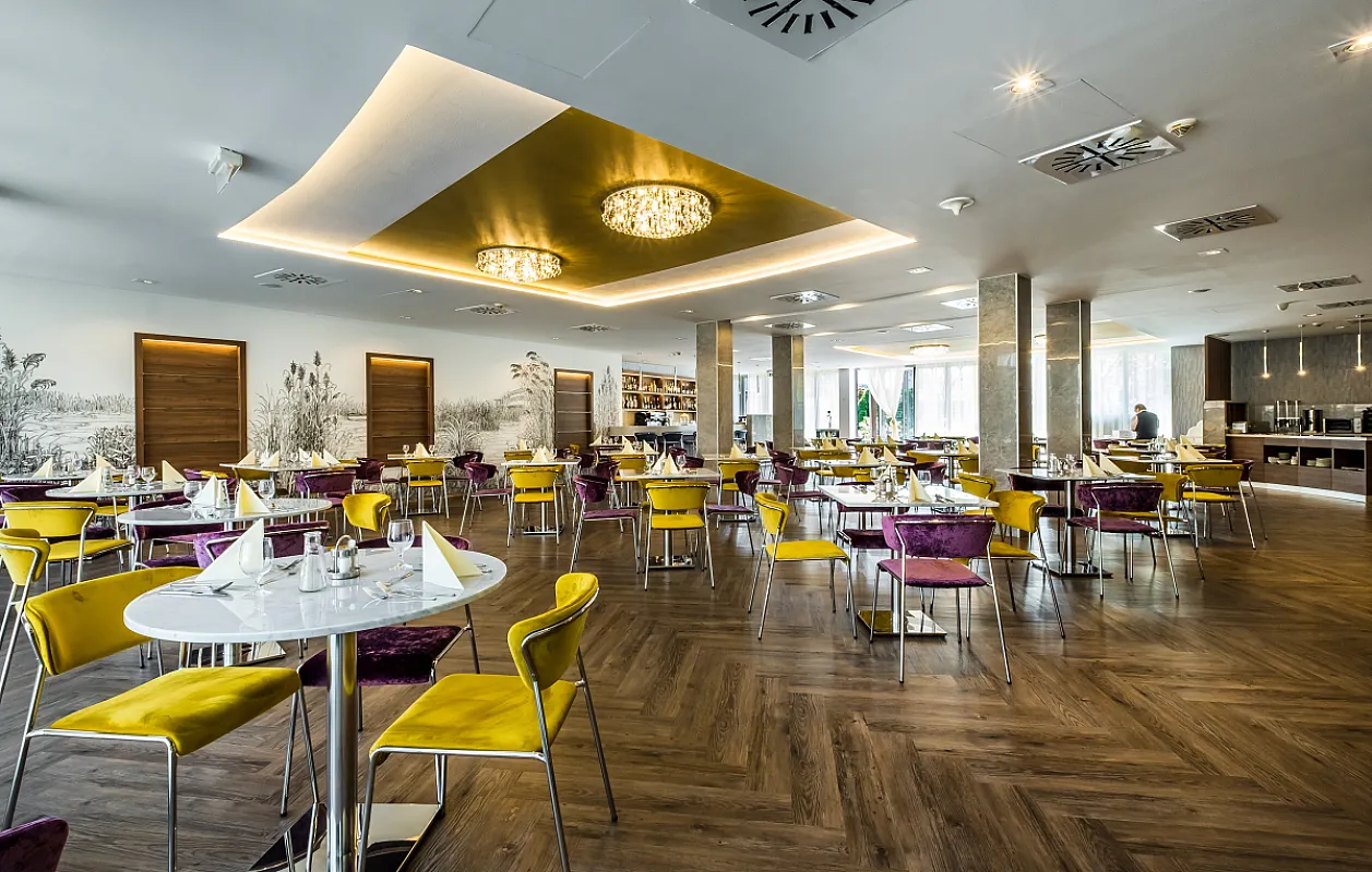 Hotel Golden Lake Resort