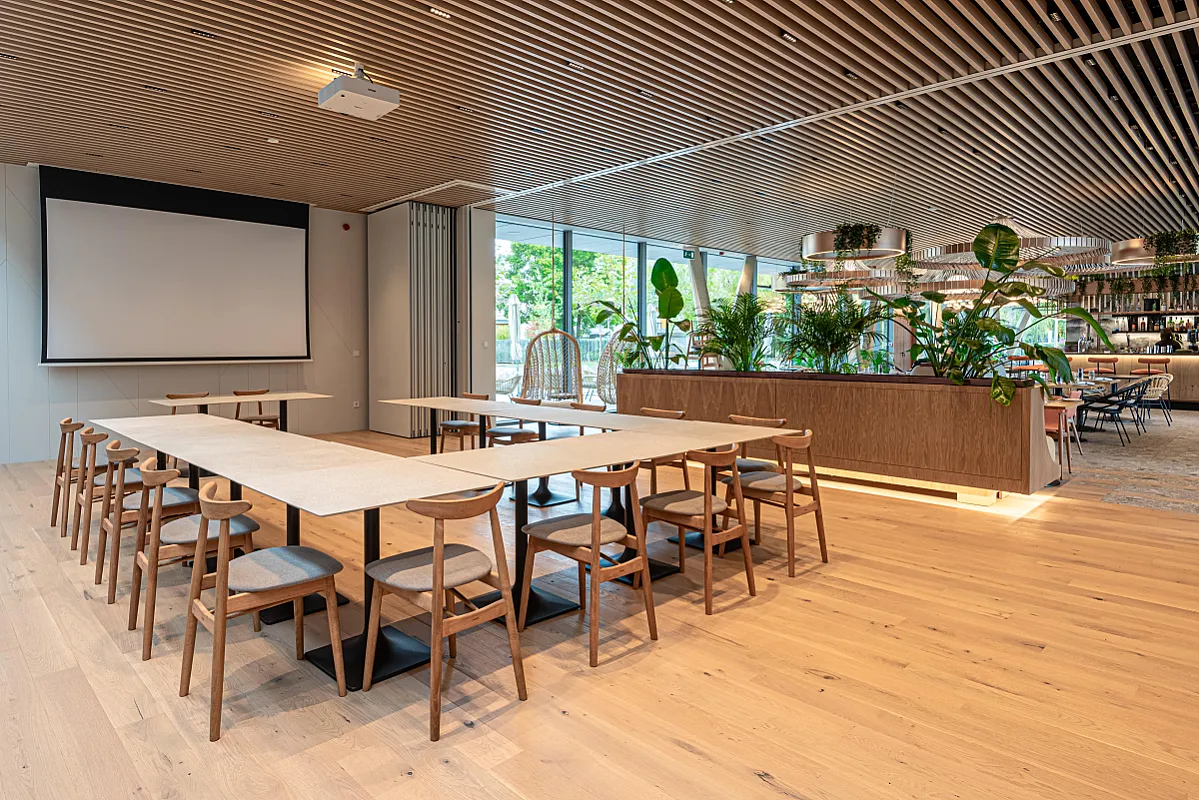REED Luxury Hotel & Bistro