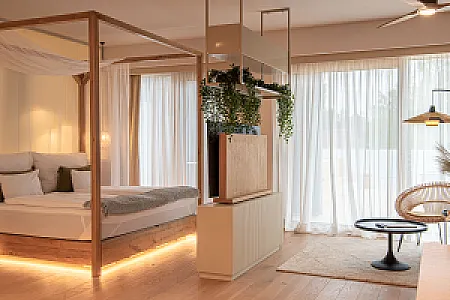 REED Luxury Hotel & Bistro