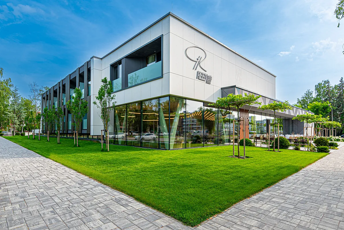 REED Luxury Hotel & Bistro
