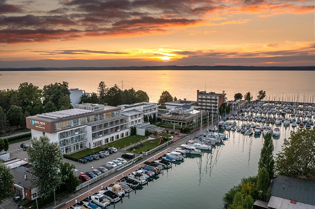 Hotel Yacht Wellness & Business