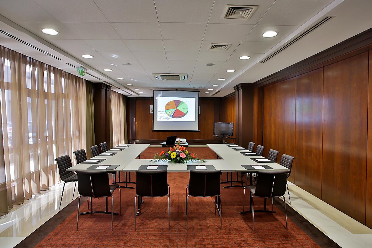 Adina Apartment Hotel