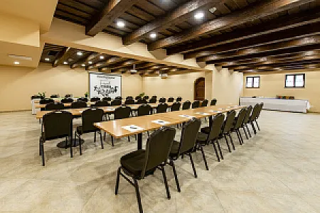 Gastland M1 Hotel és Konferenciaközpont