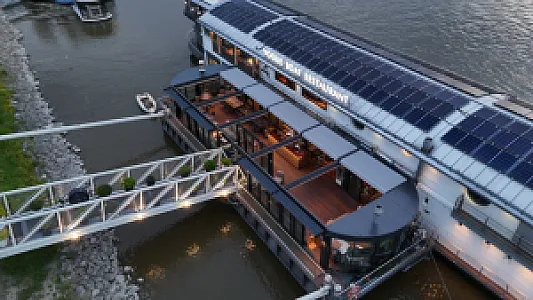 Vogue Boat Restaurant