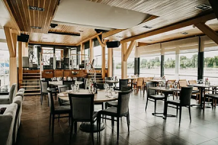 Vogue Boat Restaurant