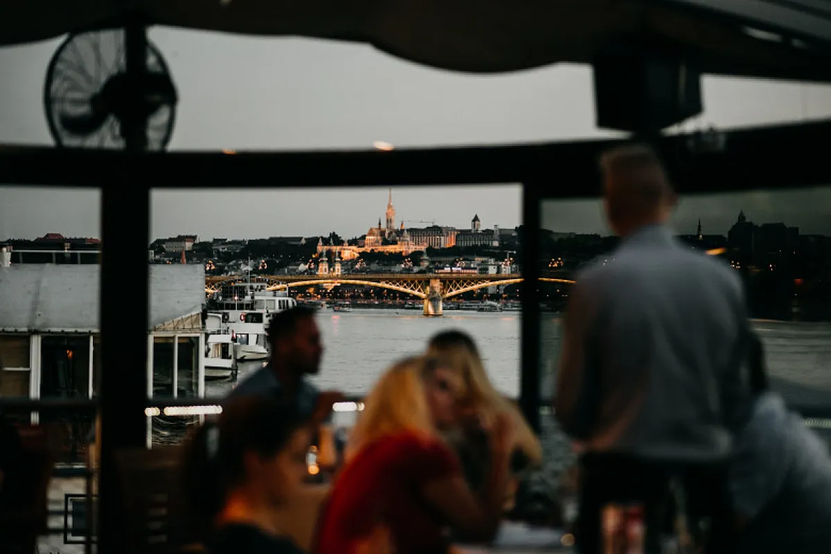 Vogue Boat Restaurant