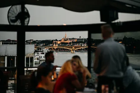 Vogue Boat Restaurant