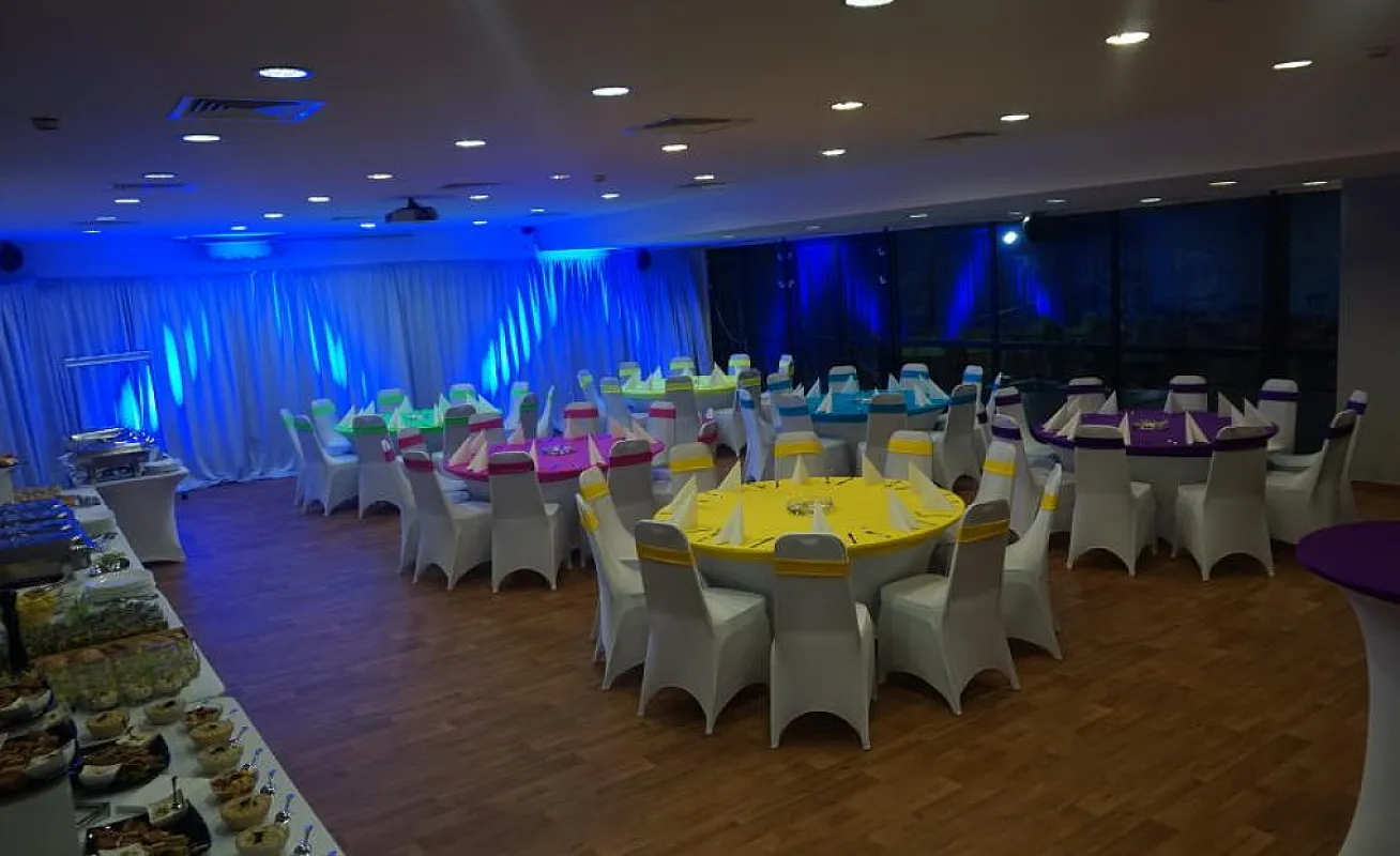 Mom Sport és Rendezvényközpont