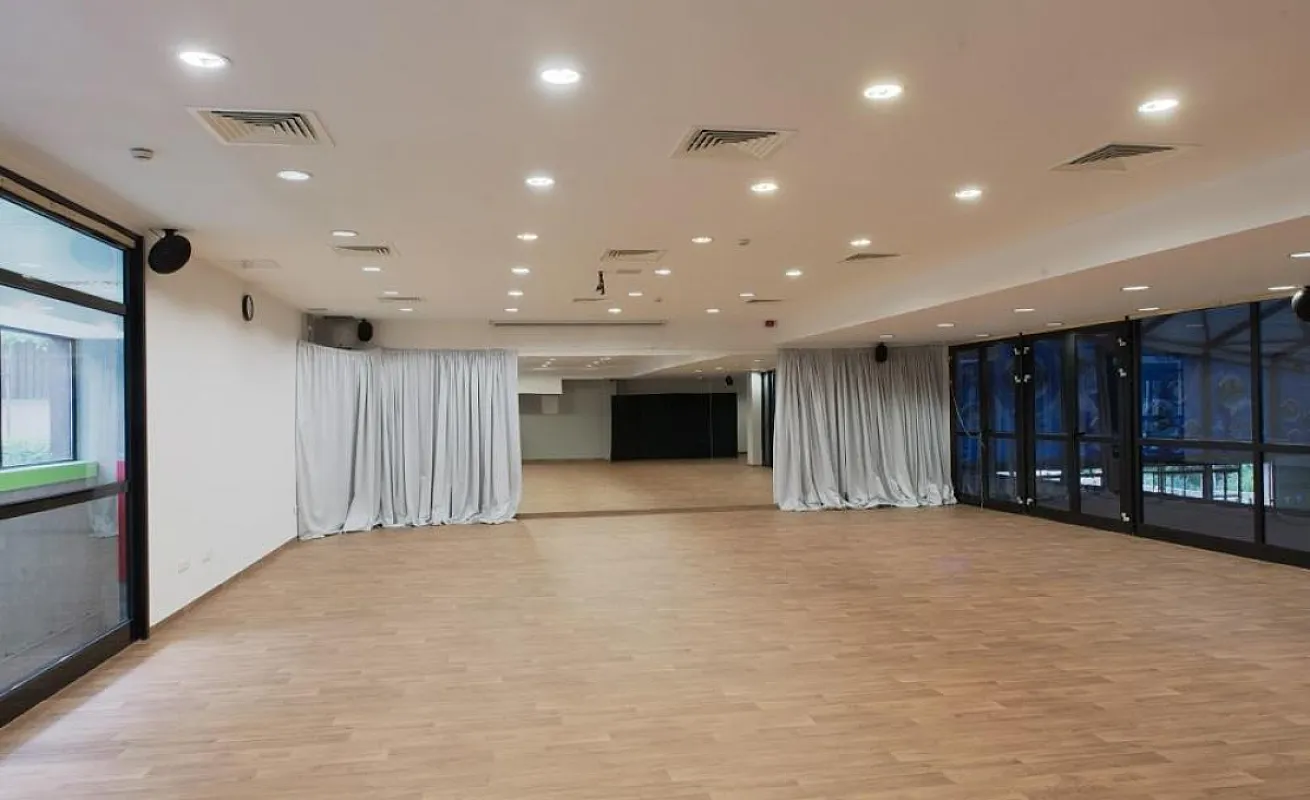 Mom Sport és Rendezvényközpont