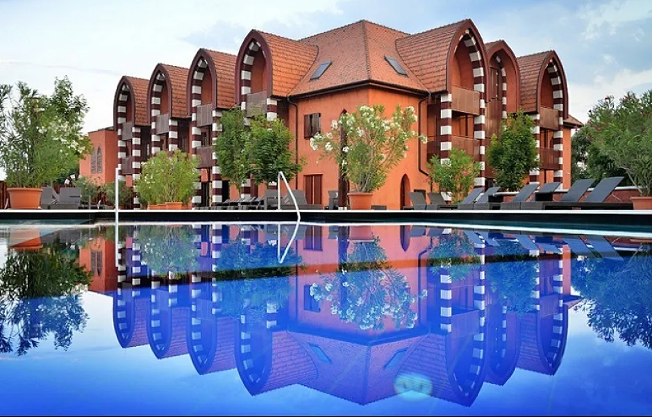 Shiraz Hotel