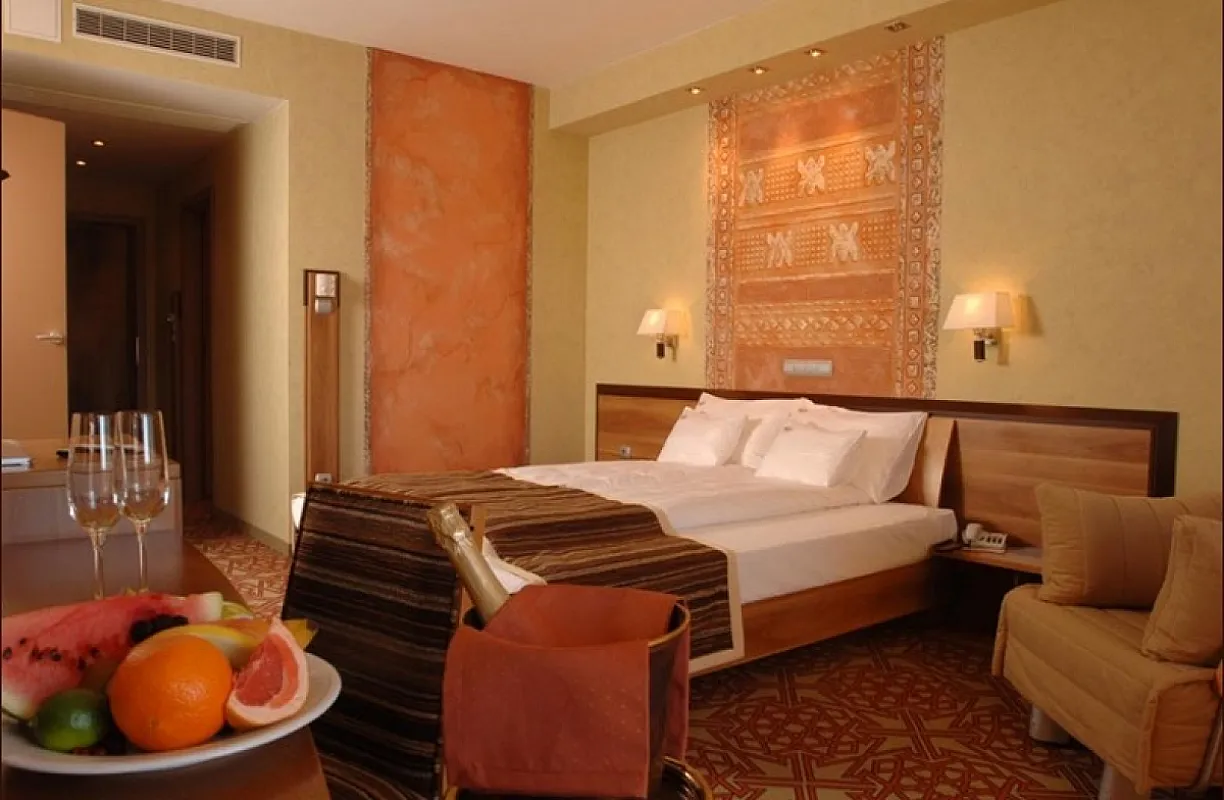 Shiraz Hotel