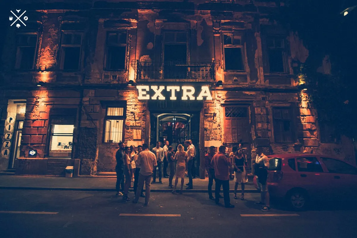 EXTRA BUDAPEST