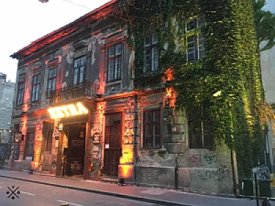 EXTRA BUDAPEST