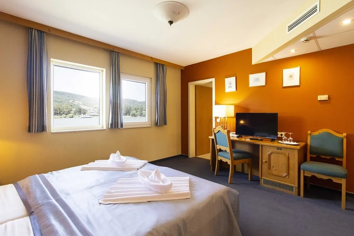 Aquamarina Hotel és Rendezvényhajó