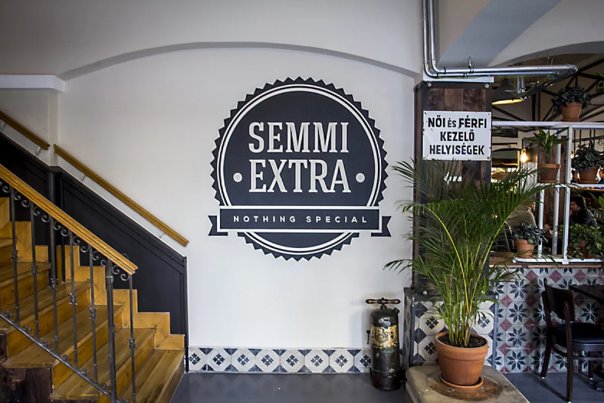 Semmi Extra és Egy kis Kert