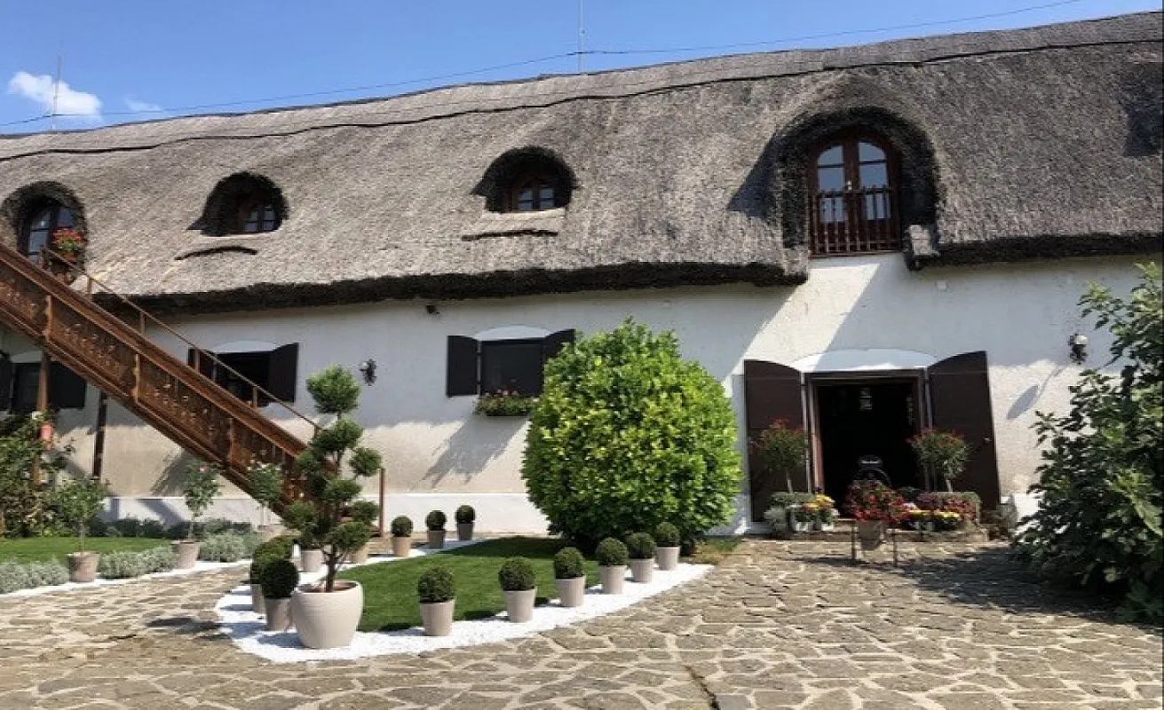 The Houses of History – anno 1830