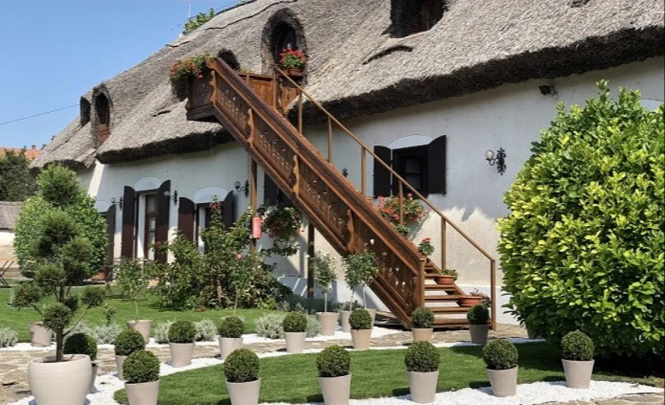 The Houses of History – anno 1830