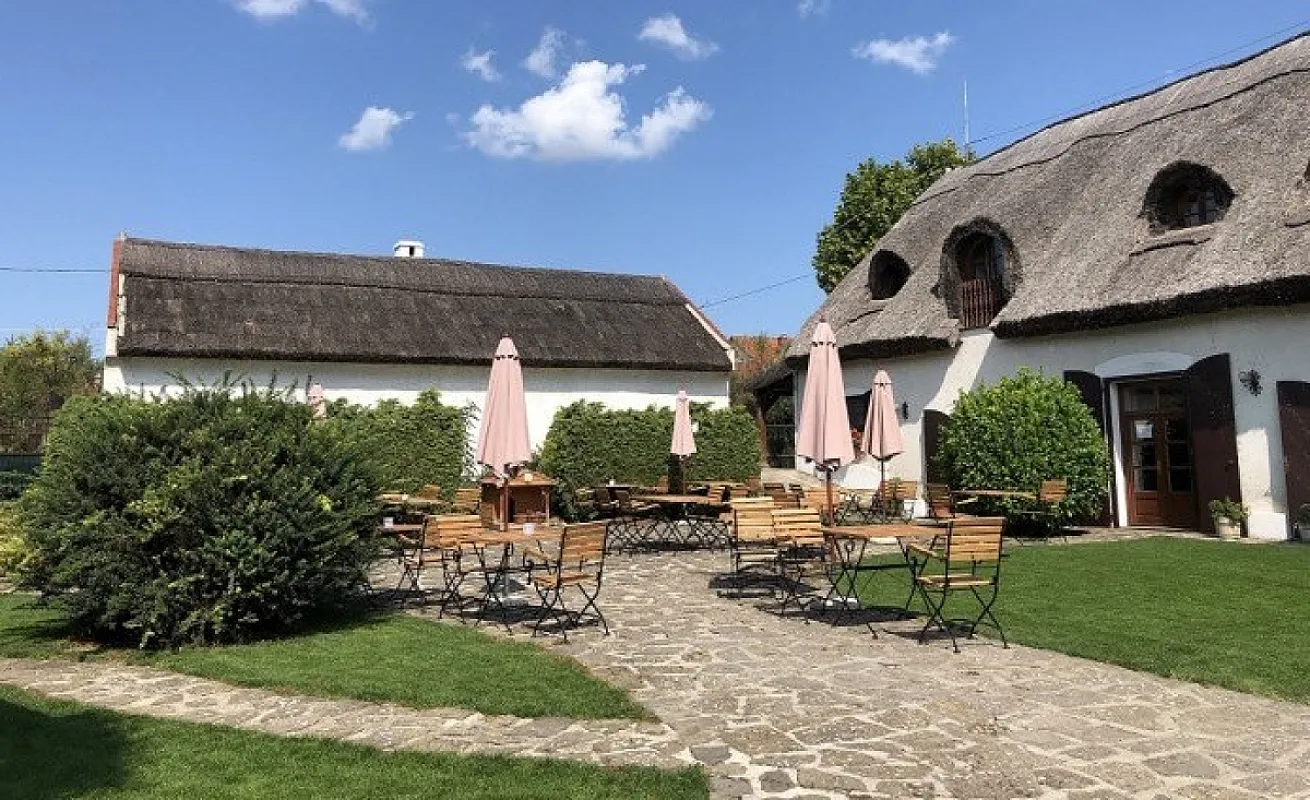 The Houses of History – anno 1830