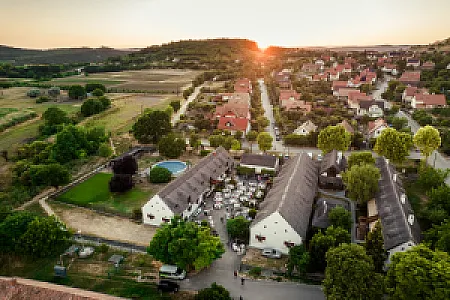 The Houses of History – anno 1830