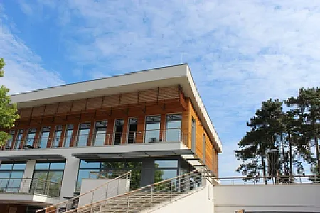 Új Kajakház Ökoturisztikai Központ