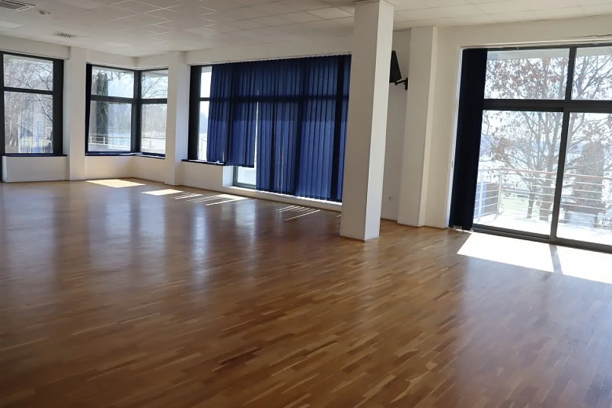 Új Kajakház Ökoturisztikai Központ