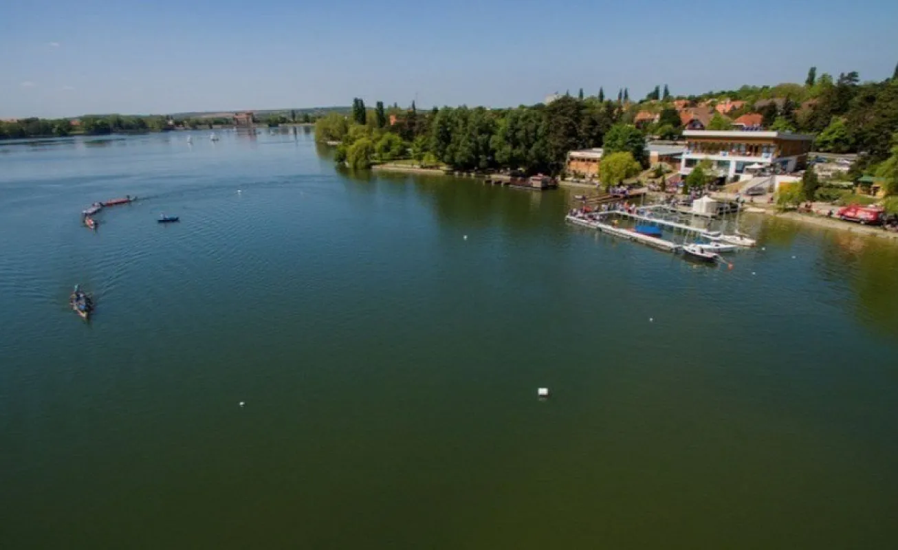 Új Kajakház Ökoturisztikai Központ