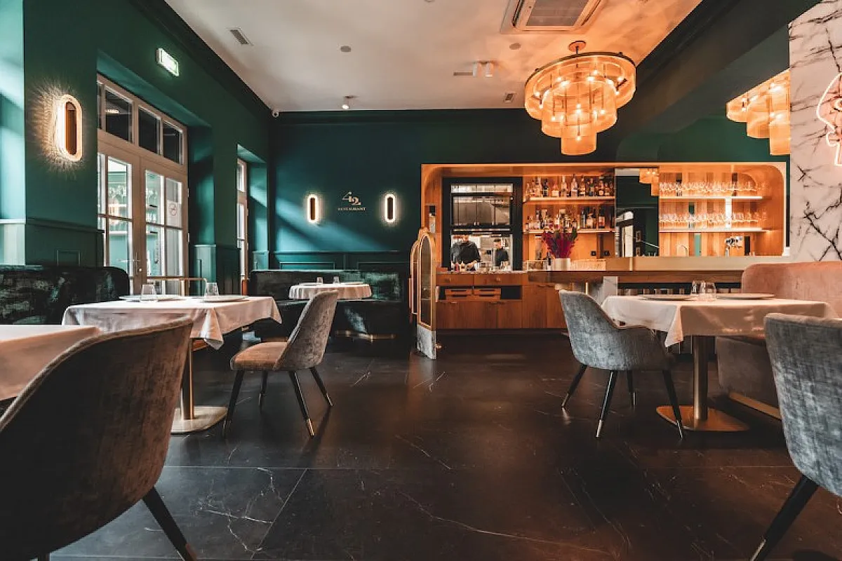 42 Restaurant & Suites