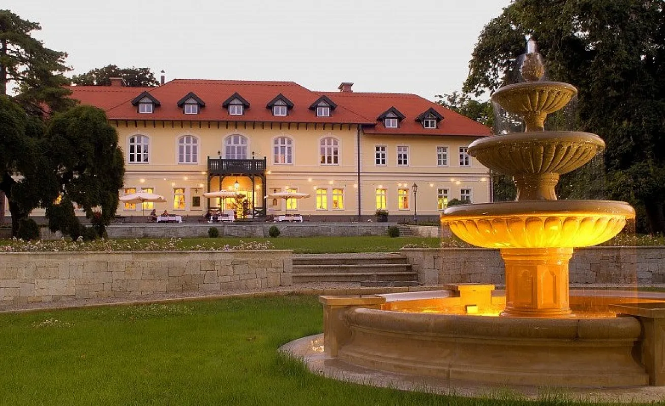 Gróf Degenfeld Kastélyszálló