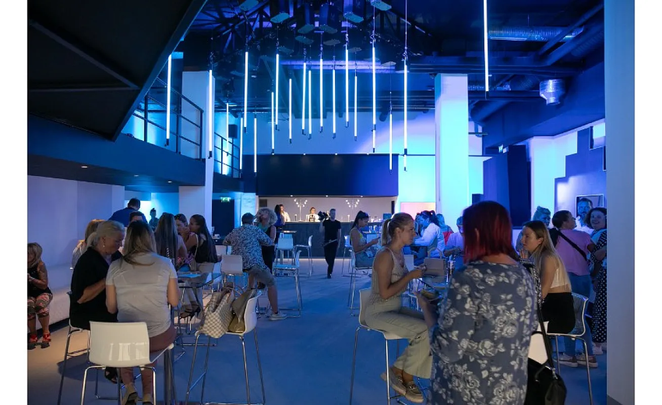 DISTR3CT Event Cube