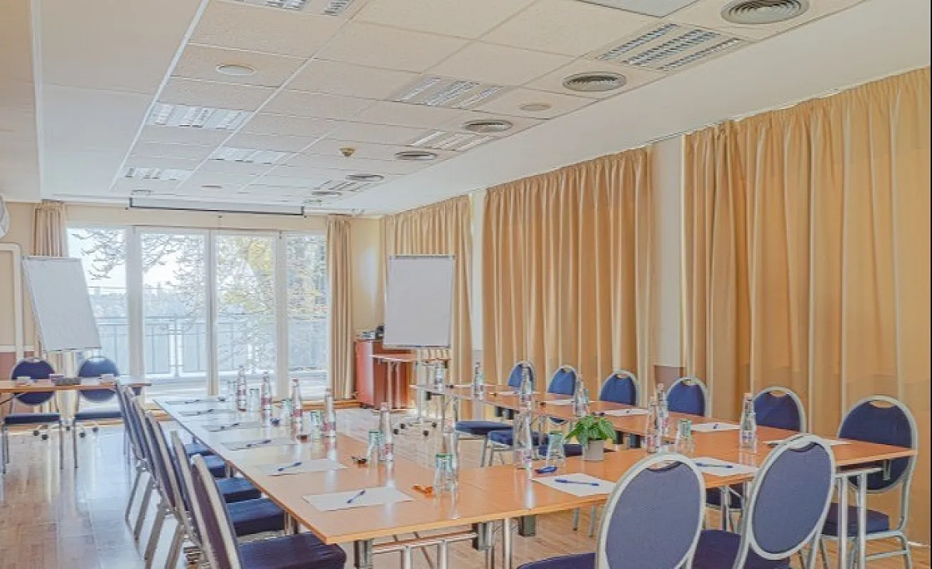 Holiday Beach Budapest Wellness & Conference Hotel