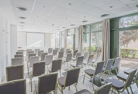 Holiday Beach Budapest Wellness & Conference Hotel