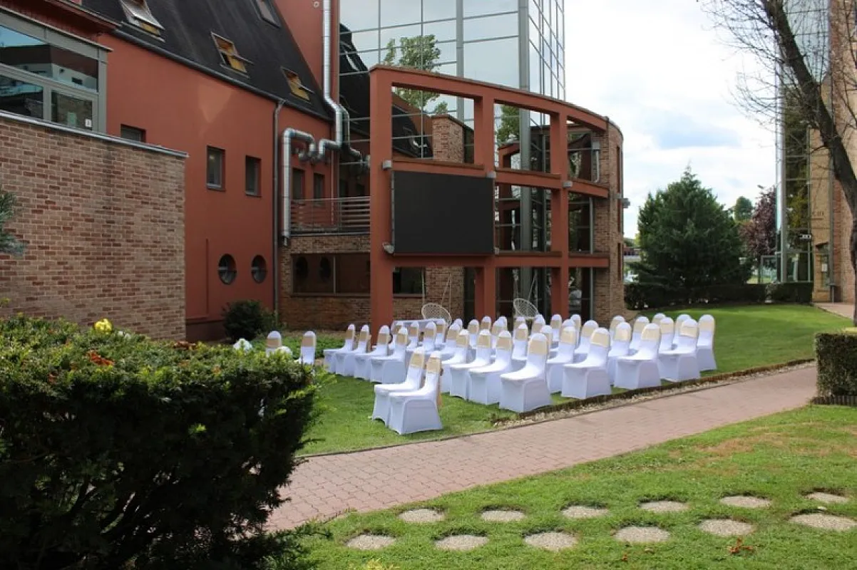 Holiday Beach Budapest Wellness & Conference Hotel