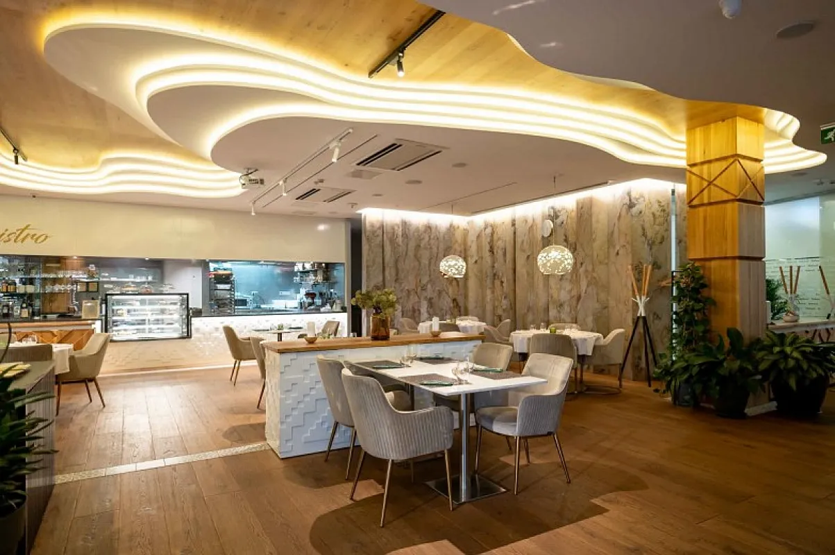 Sunhill Bistro & Skybar