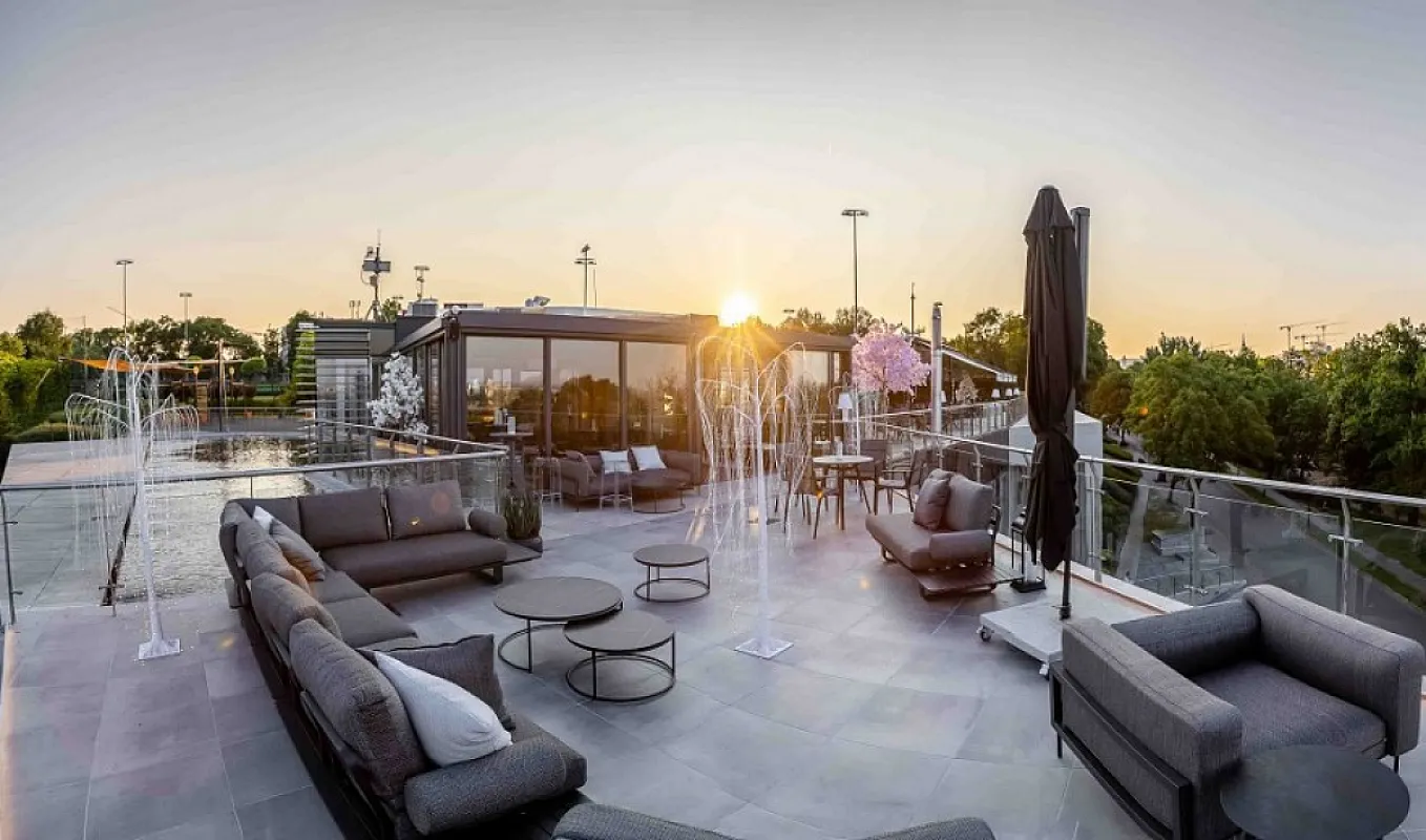 Sunhill Bistro & Skybar