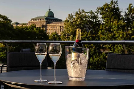 Sunhill Bistro & Skybar