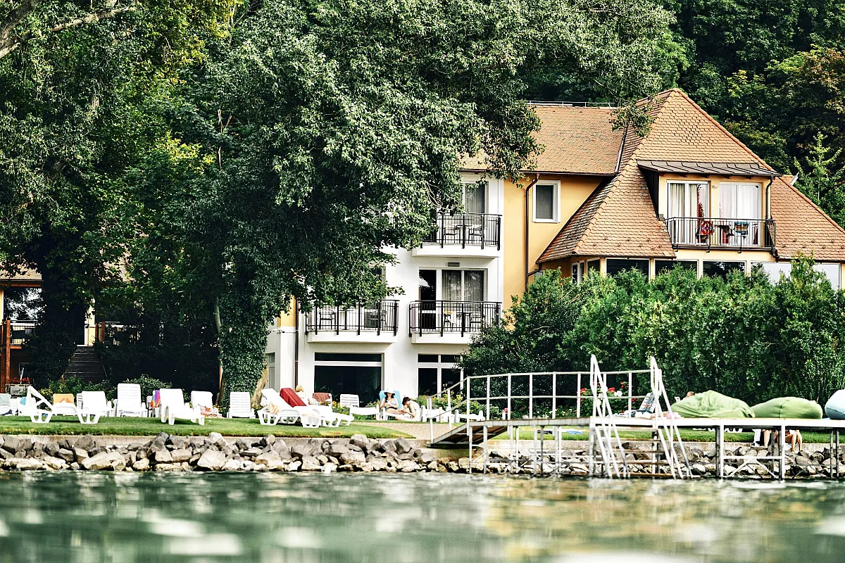 Tópart Hotel és Étterem