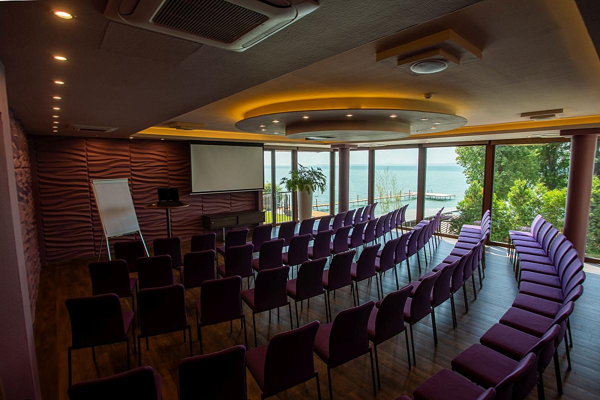 Tópart Hotel és Étterem